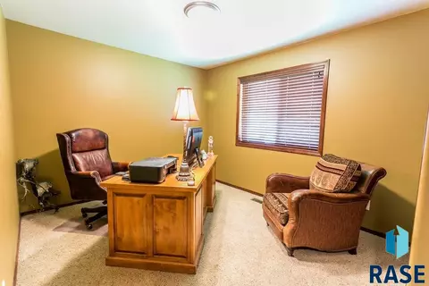 5609 S Sarmar Ave, Sioux Falls, SD 57106 photo 11