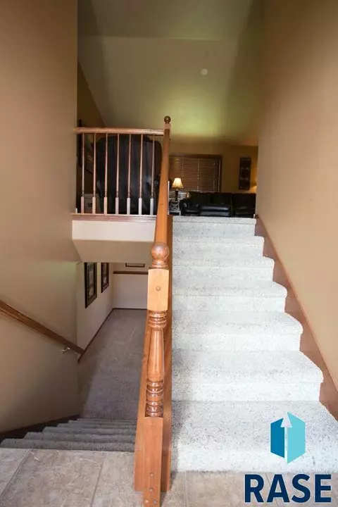 5609 S Sarmar Ave, Sioux Falls, SD 57106 photo 3