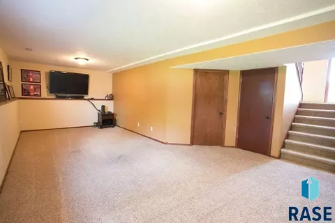 5609 S Sarmar Ave, Sioux Falls, SD 57106 photo 14
