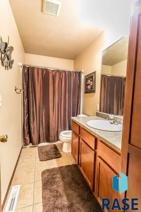 5609 S Sarmar Ave, Sioux Falls, SD 57106 photo 10