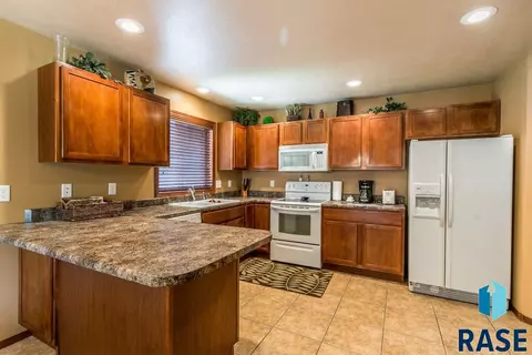 5609 S Sarmar Ave, Sioux Falls, SD 57106 photo 6