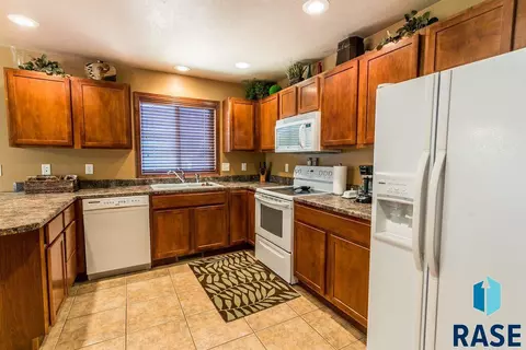 5609 S Sarmar Ave, Sioux Falls, SD 57106 photo 7