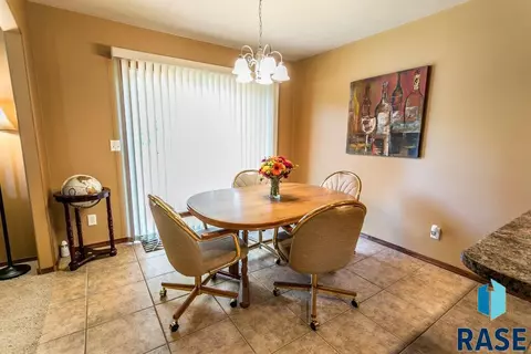 5609 S Sarmar Ave, Sioux Falls, SD 57106 photo 8
