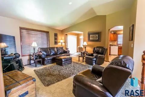 5609 S Sarmar Ave, Sioux Falls, SD 57106 photo 5