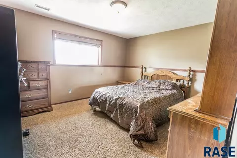 5609 S Sarmar Ave, Sioux Falls, SD 57106 photo 12