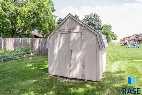 5609 S Sarmar Ave, Sioux Falls, SD 57106 photo 19