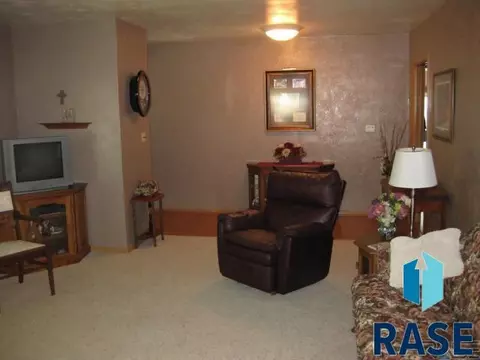 209 E 4th St, Dell Rapids, SD 57022 photo 4