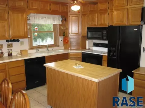 209 E 4th St, Dell Rapids, SD 57022 photo 6