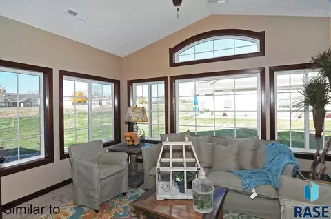 5605 Eastbridge Pl, Sioux Falls, SD 57110 photo 1