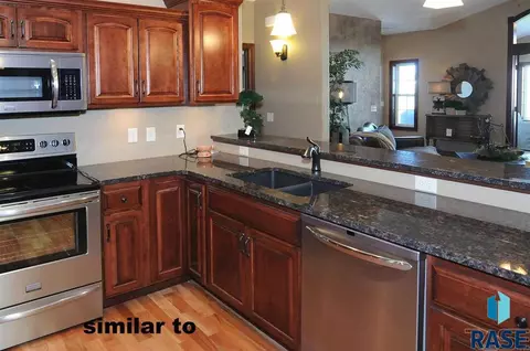 5605 Eastbridge Pl, Sioux Falls, SD 57110 photo 13