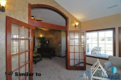 5605 Eastbridge Pl, Sioux Falls, SD 57110 photo 4