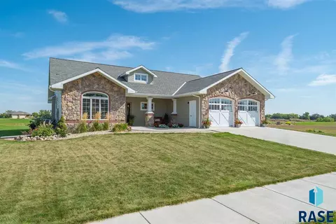 2308 Dean Dr, Mitchell, SD 57301 photo 1