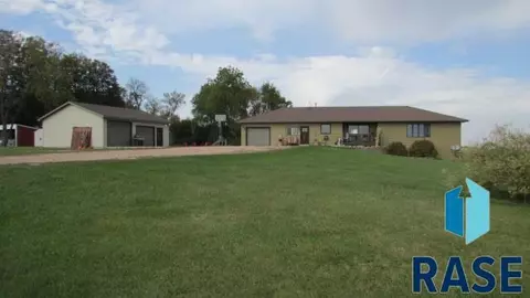 47138 244th St, Dell Rapids, SD 57022 photo 1