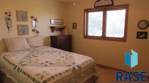 47138 244th St, Dell Rapids, SD 57022 photo 6