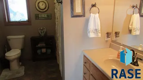 47138 244th St, Dell Rapids, SD 57022 photo 5