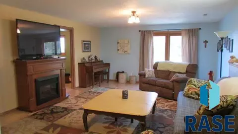 47138 244th St, Dell Rapids, SD 57022 photo 2