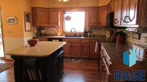 47138 244th St, Dell Rapids, SD 57022 photo 3