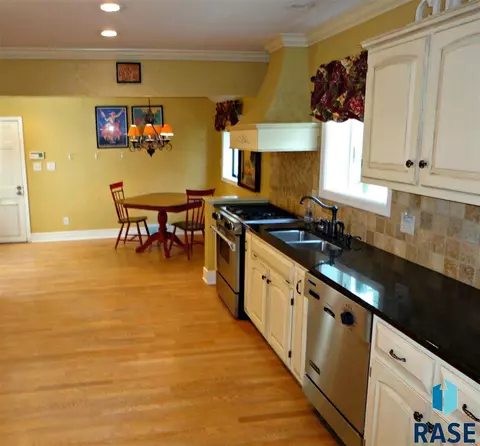 520 E Park Dr, Sioux Falls, SD 57105 photo 3