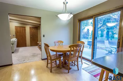 2204 E 51st St, Sioux Falls, SD 57103 photo 5