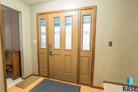 2204 E 51st St, Sioux Falls, SD 57103 photo 2