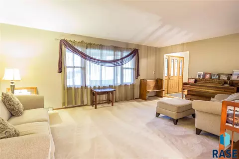 2204 E 51st St, Sioux Falls, SD 57103 photo 3