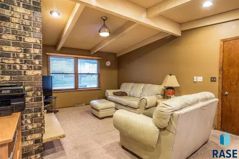 2204 E 51st St, Sioux Falls, SD 57103 photo 10