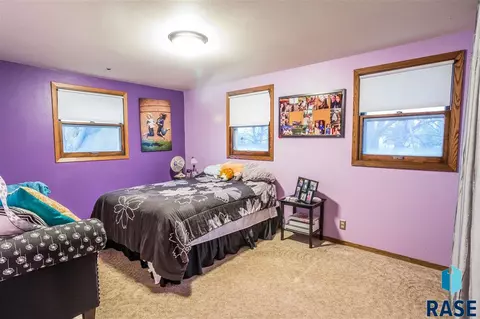 2204 E 51st St, Sioux Falls, SD 57103 photo 13