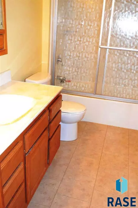 221 W 4th St, Canton, SD 57013 photo 10