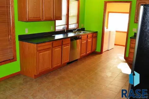221 W 4th St, Canton, SD 57013 photo 5