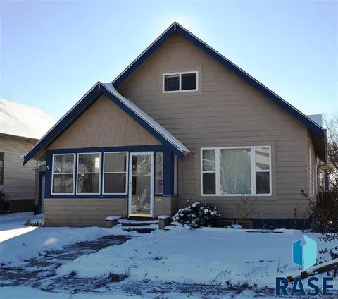 221 W 4th St, Canton, SD 57013 photo 2