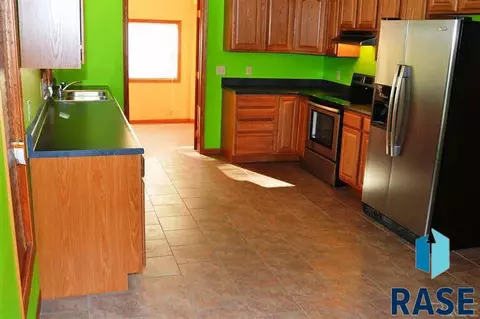 221 W 4th St, Canton, SD 57013 photo 4