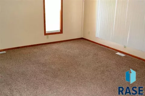 221 W 4th St, Canton, SD 57013 photo 7