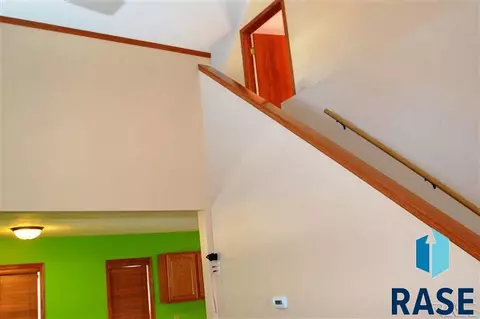221 W 4th St, Canton, SD 57013 photo 9