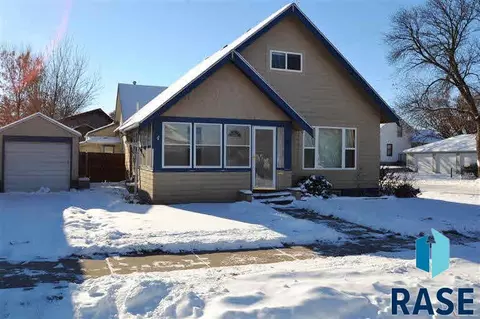 221 W 4th St, Canton, SD 57013 photo 1