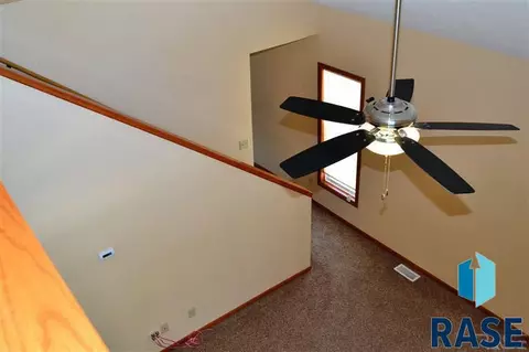 221 W 4th St, Canton, SD 57013 photo 11