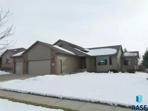 4301 E Aster Cir, Sioux Falls, SD 57103 photo 1
