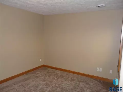 4301 E Aster Cir, Sioux Falls, SD 57103 photo 18
