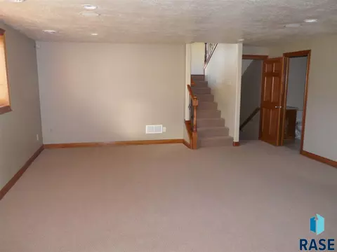 4301 E Aster Cir, Sioux Falls, SD 57103 photo 15