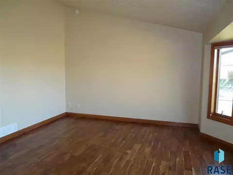 4301 E Aster Cir, Sioux Falls, SD 57103 photo 2