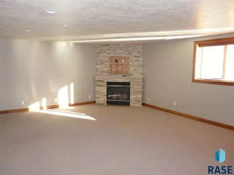 4301 E Aster Cir, Sioux Falls, SD 57103 photo 7