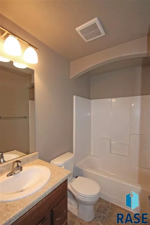 2913 S Gerbera Ave, Sioux Falls, SD 57106 photo 12