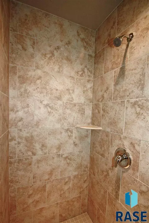 2913 S Gerbera Ave, Sioux Falls, SD 57106 photo 10