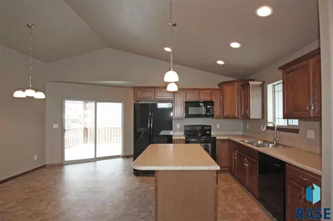 2913 S Gerbera Ave, Sioux Falls, SD 57106 photo 6