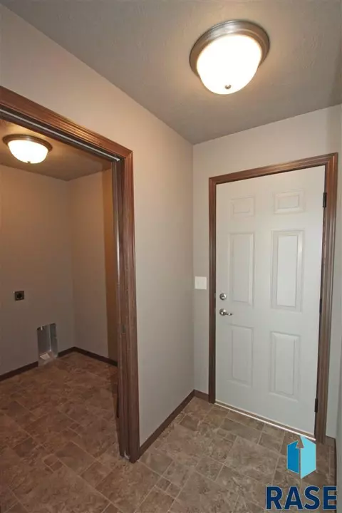 2913 S Gerbera Ave, Sioux Falls, SD 57106 photo 14