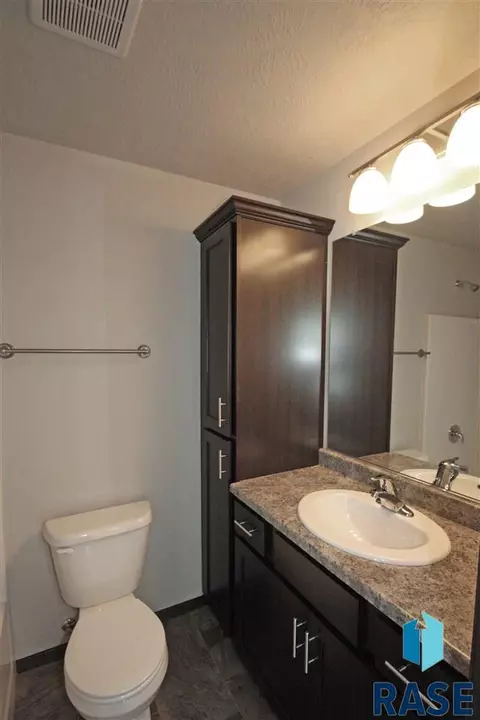2913 S Lucerne Ave, Sioux Falls, SD 57106 photo 13