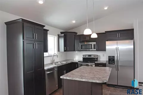 2913 S Lucerne Ave, Sioux Falls, SD 57106 photo 5
