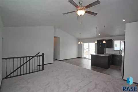 2913 S Lucerne Ave, Sioux Falls, SD 57106 photo 9