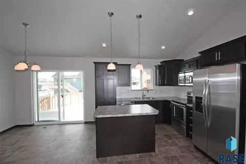 2913 S Lucerne Ave, Sioux Falls, SD 57106 photo 6
