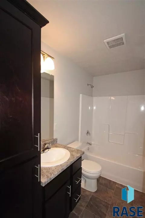 2913 S Lucerne Ave, Sioux Falls, SD 57106 photo 10