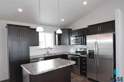 2913 S Lucerne Ave, Sioux Falls, SD 57106 photo 4